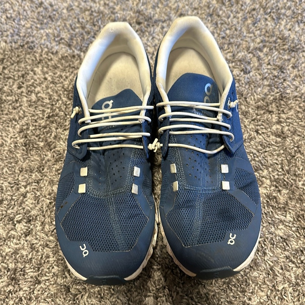 ON cloud size 10 women’s